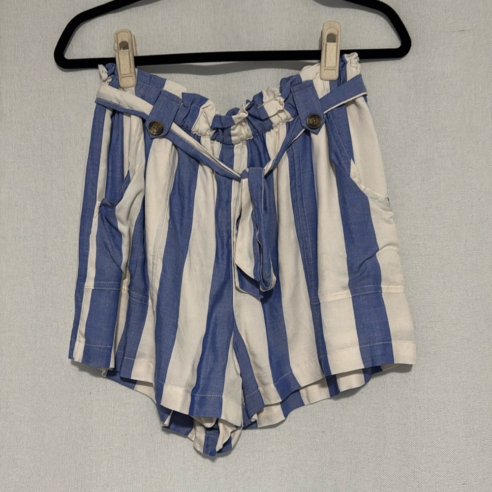 Beautiful bully lined linen shorts